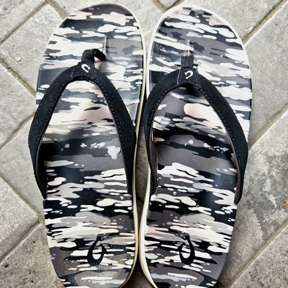 Olukai flip flops - Picture 1 of 2
